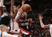 米兰,-开拓者屡遭逆转！利拉德双20被掀翻，遭连败