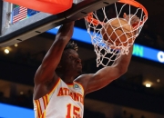 米兰体育,-暴龙逆转公牛，季后赛首秀获胜