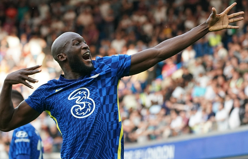 荷兰队抵挡亚美尼亚强阵，力挫对手