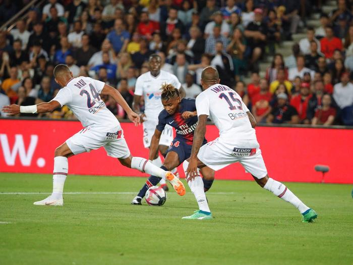 关于卡昂岌岌可危,法甲保级赛程艰难的信息 关于卡昂岌岌可危,法甲保级赛程艰难的信息