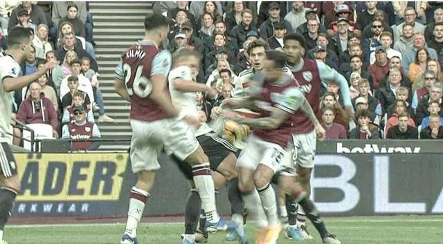 西汉姆联吞苦果，主场连败遭批评