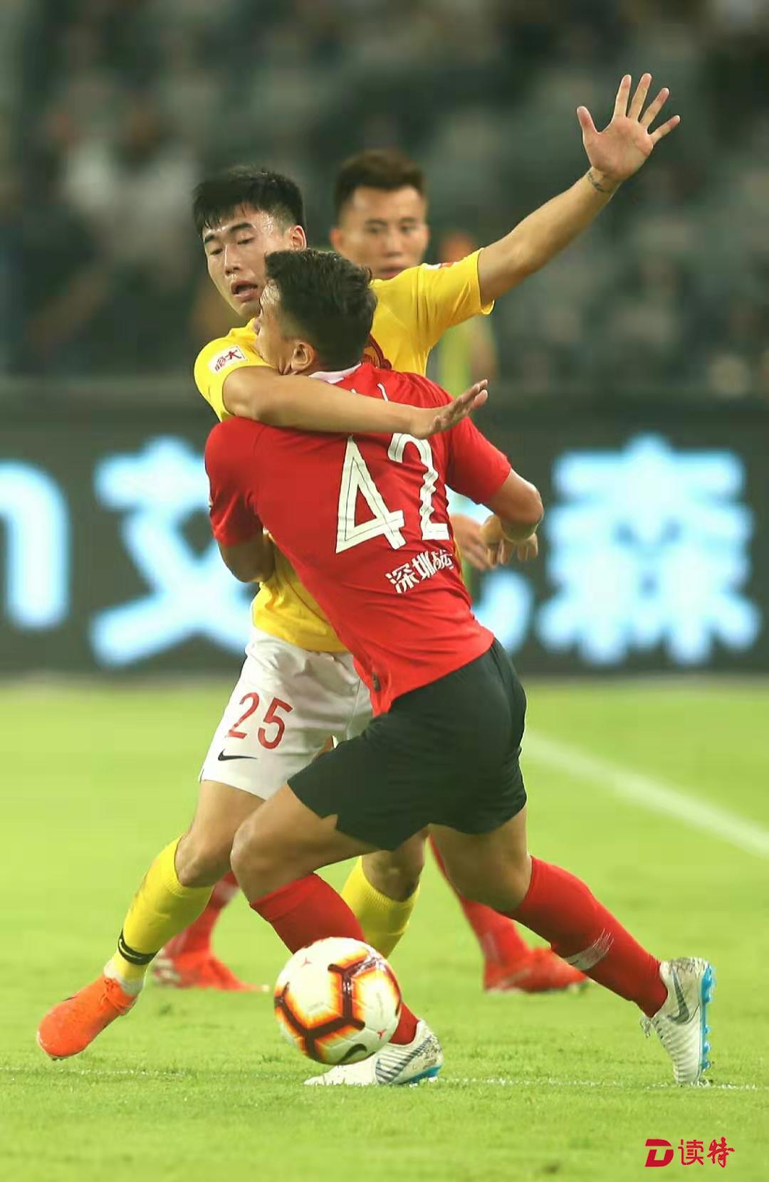 包含重庆力帆迎战深圳佳兆业，双方瞬间改写比分的词条