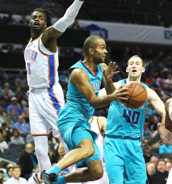 黄蜂主场险胜老鹰，沃克31分致胜三分