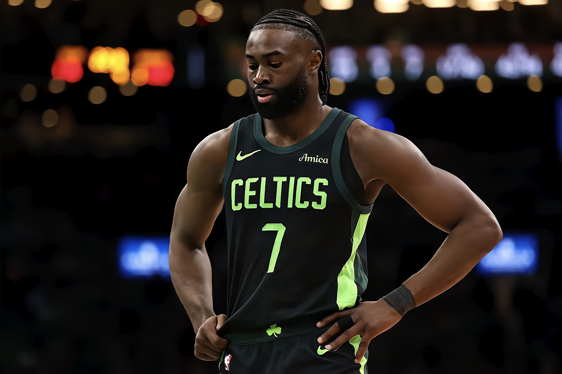 凯尔特人主场大胜尼克斯