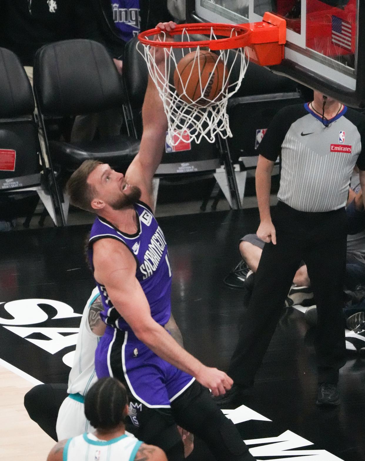 篮网大胜黄蜂,全队表现出色 篮网大胜黄蜂,全队表现出色