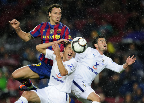 意甲-伊布2球卫冕冠亚军碰撞7分差甩升班马1步的简单介绍