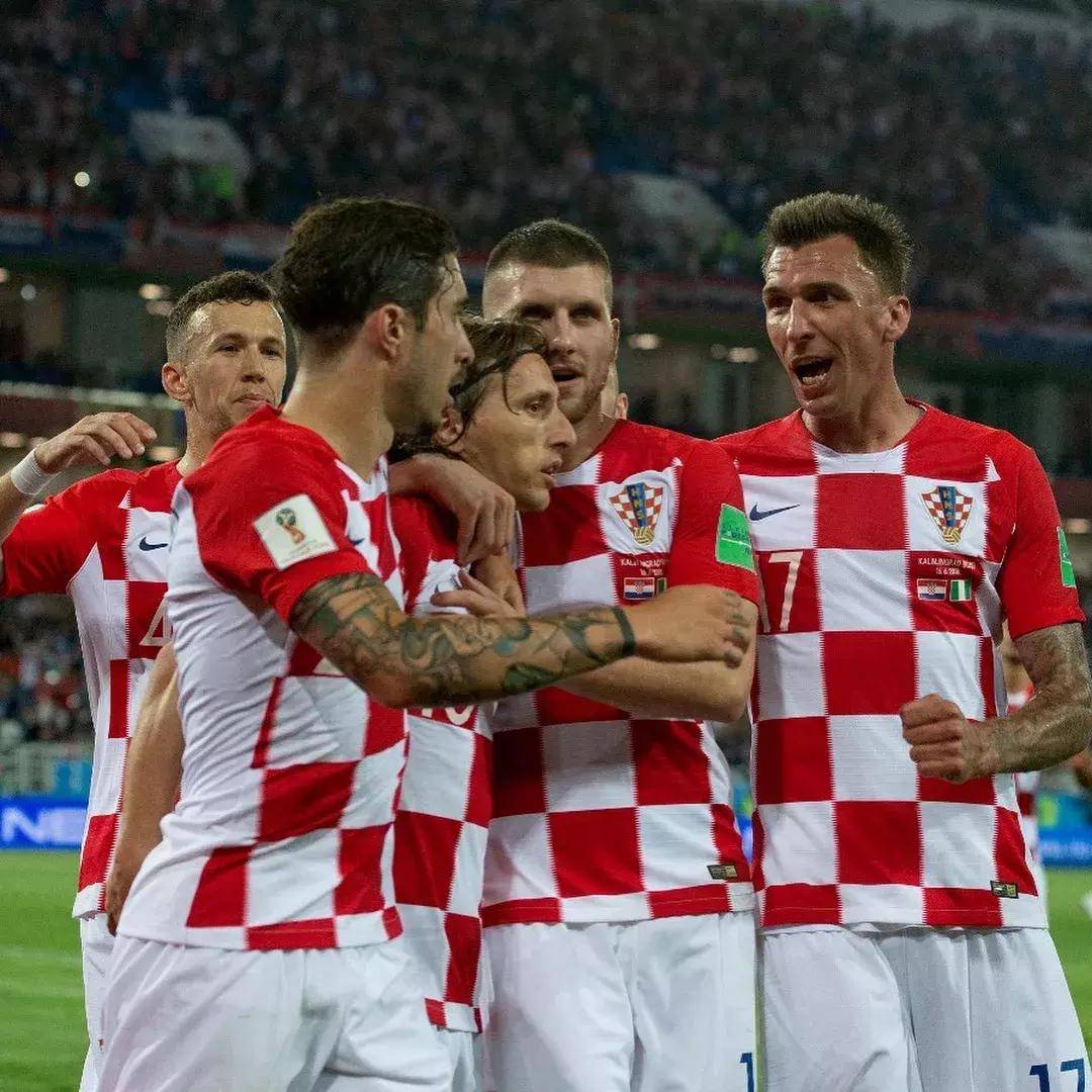 奋勇争前！欧预赛比赛壮志凛然，誓夺冠军