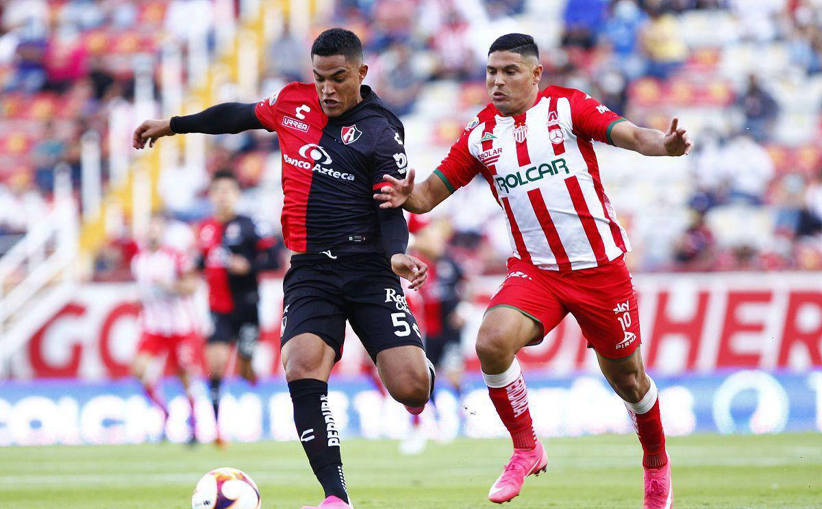 乌拉圭前锋入选本赛季最佳阵容