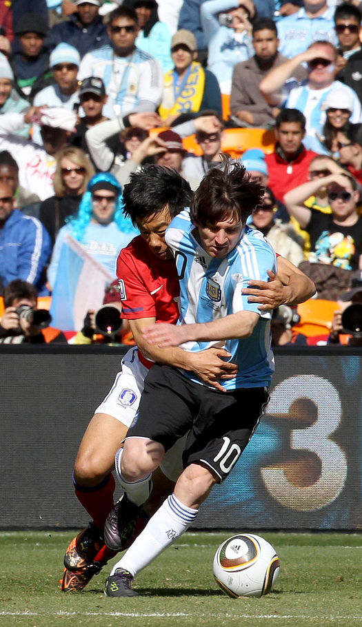 一场重要比赛即将展开，球迷蠢蠢欲动