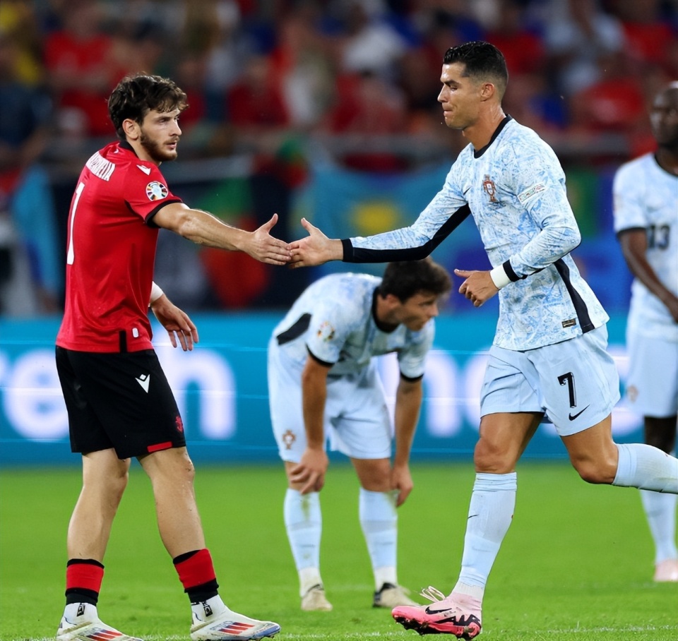 包含欧洲杯：德国队凭借梅开二度的穆勒2-0胜葡萄牙，取得小组赛两连胜的词条