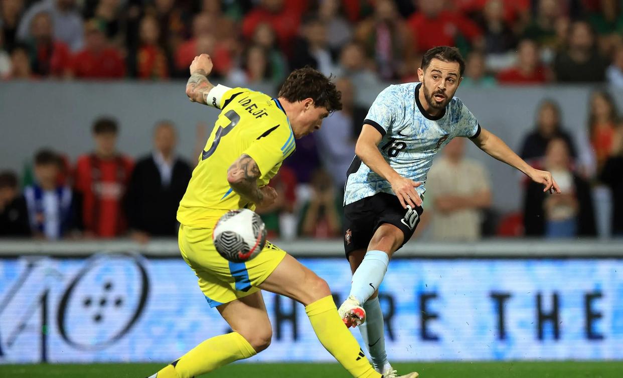 包含欧洲杯：德国队凭借梅开二度的穆勒2-0胜葡萄牙，取得小组赛两连胜的词条