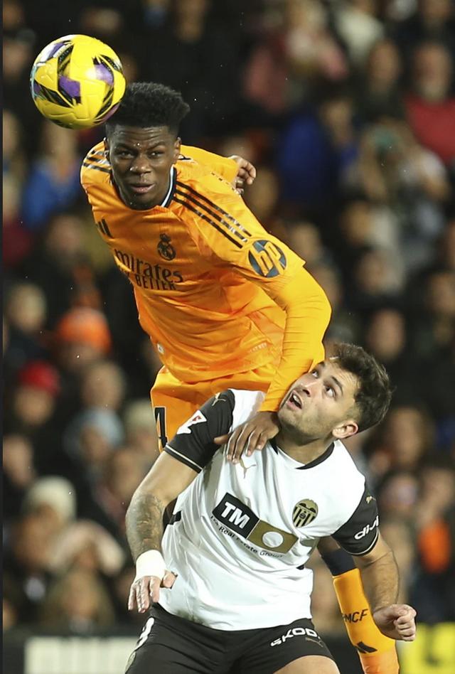 皇马新援一传一射带队逆袭！巴萨遭遇连败，战绩令人震惊！